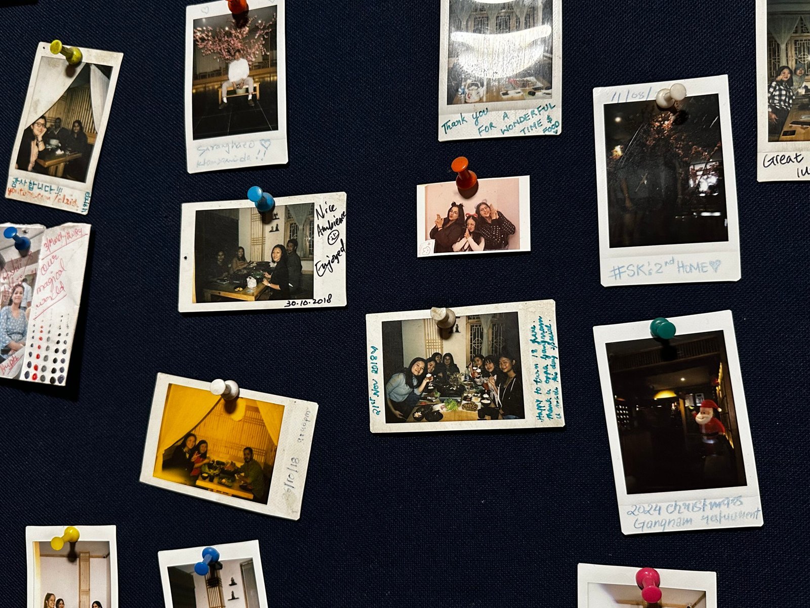 Close-up of guest notes on the Wall of Fame